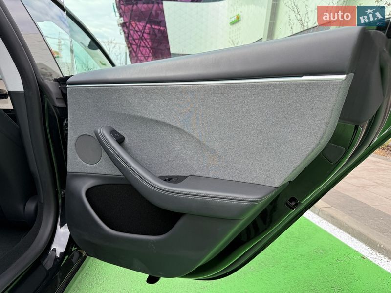 Седан Tesla Model 3 2024 в Києві