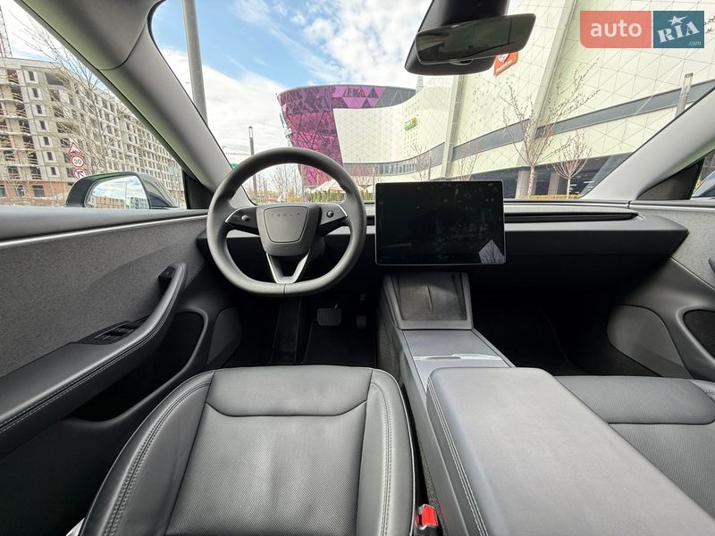 Седан Tesla Model 3 2024 в Києві