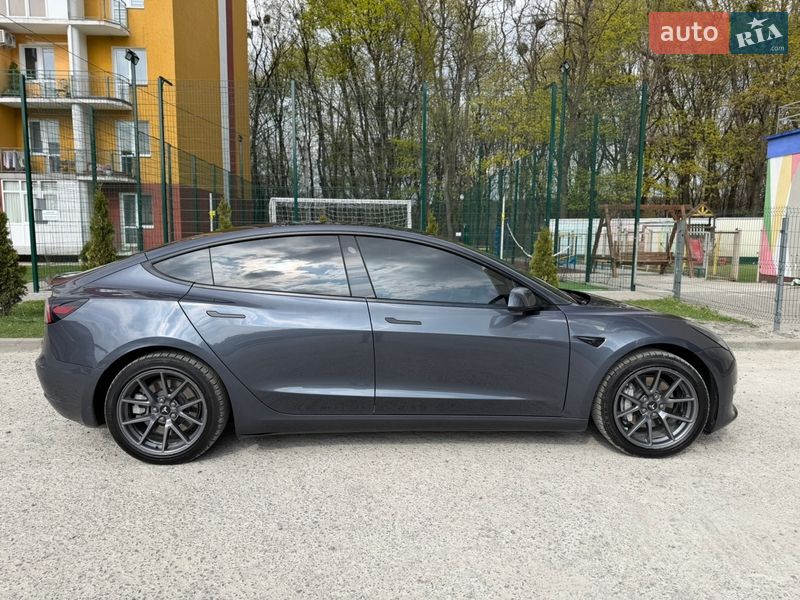 Седан Tesla Model 3 2023 в Львове