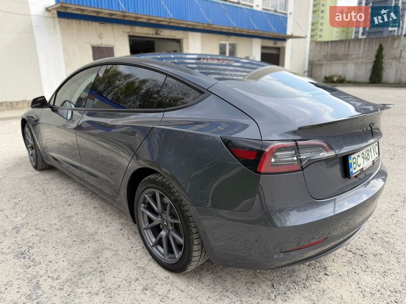 Седан Tesla Model 3 2023 в Львове