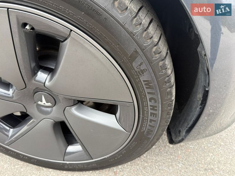 Седан Tesla Model 3 2023 в Днепре