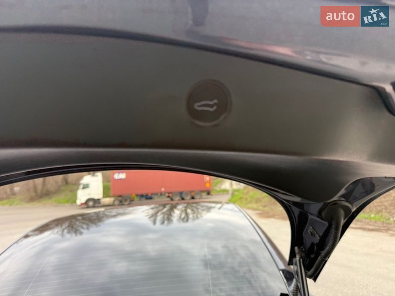 Седан Tesla Model 3 2023 в Днепре