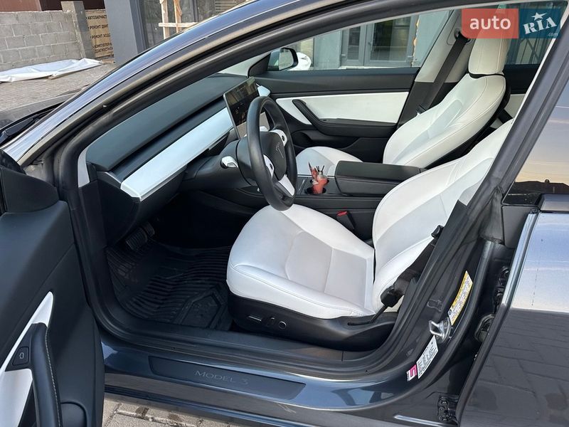 Седан Tesla Model 3 2021 в Ужгороде