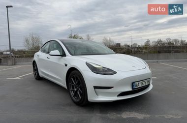 Седан Tesla Model 3 2021 в Киеве