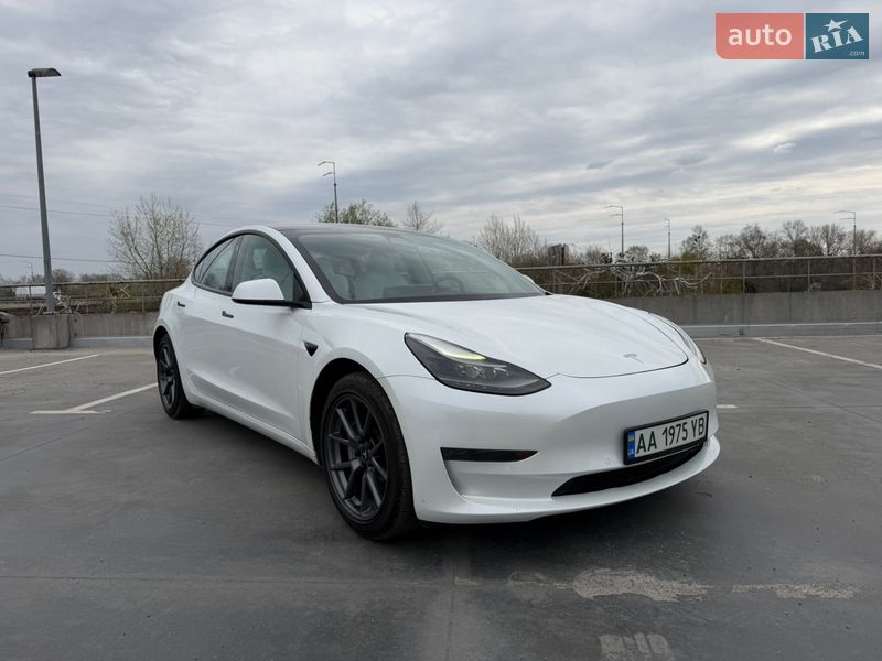 Седан Tesla Model 3 2021 в Киеве