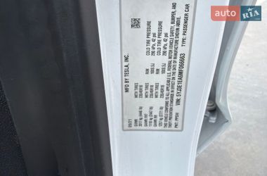 Седан Tesla Model 3 2021 в Киеве