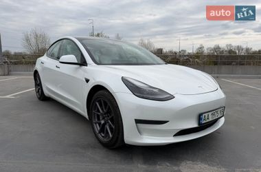 Седан Tesla Model 3 2021 в Киеве