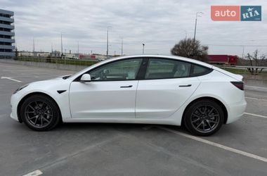 Седан Tesla Model 3 2021 в Киеве