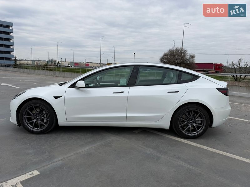 Седан Tesla Model 3 2021 в Киеве