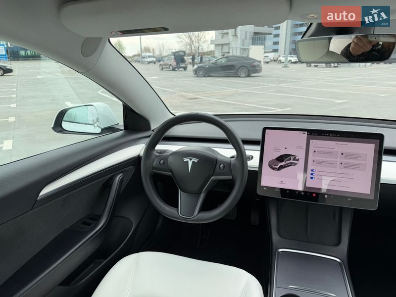 Седан Tesla Model 3 2021 в Киеве