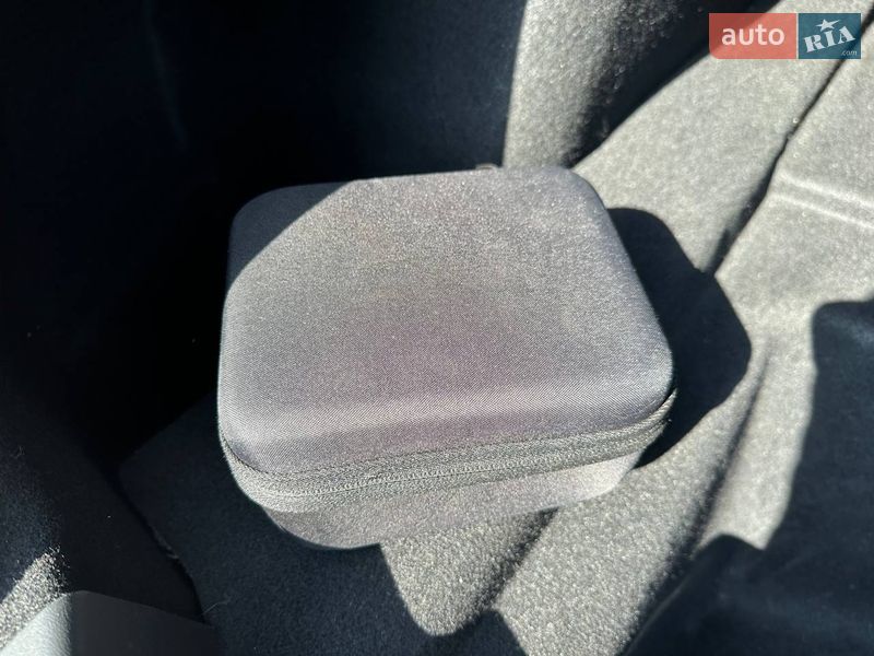 Седан Tesla Model 3 2018 в Днепре