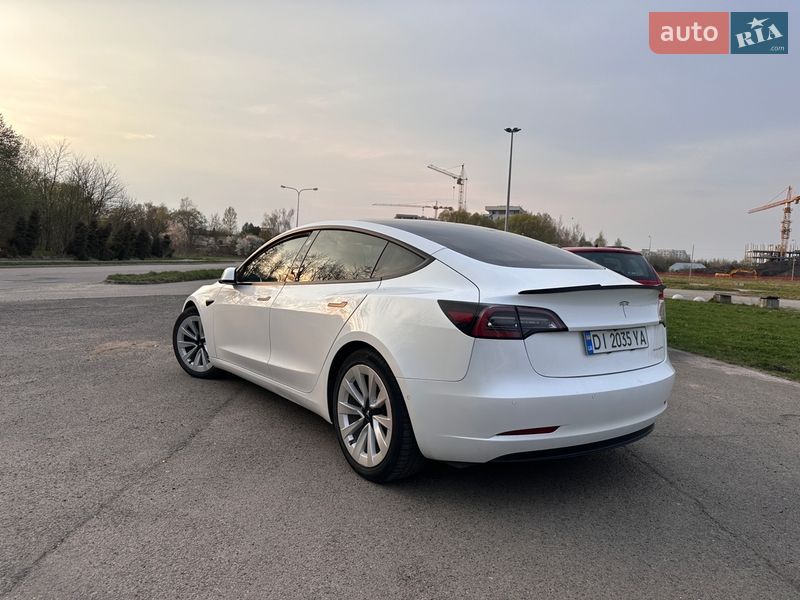 Седан Tesla Model 3 2021 в Львові