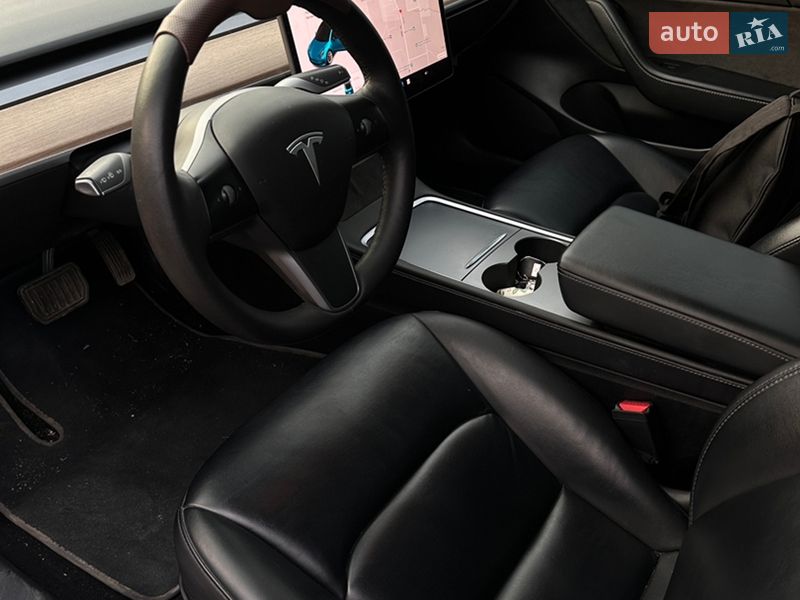 Седан Tesla Model 3 2021 в Львові