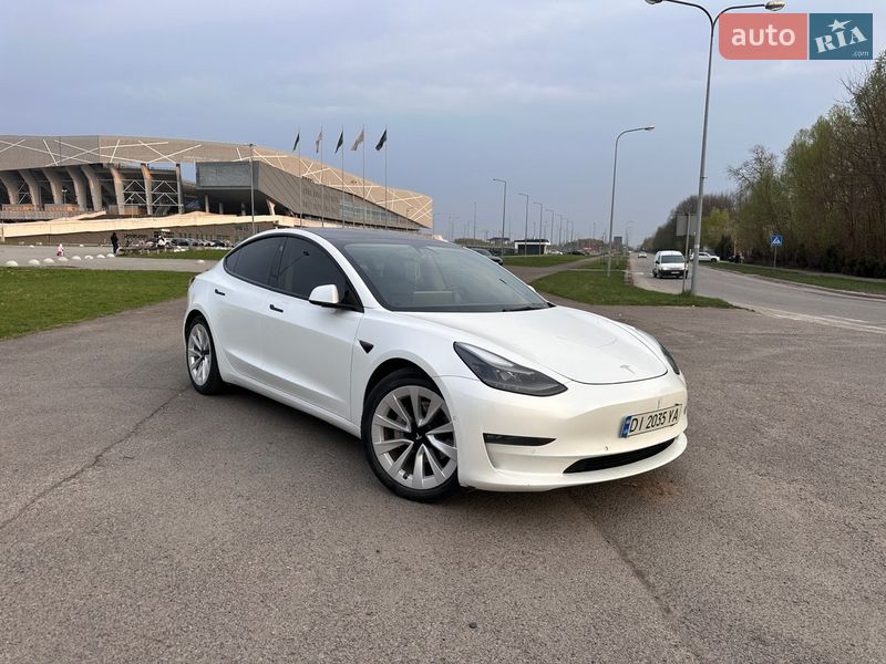 Седан Tesla Model 3 2021 в Львові