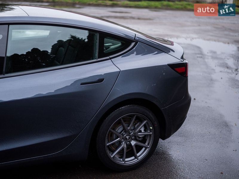 Седан Tesla Model 3 2023 в Києві