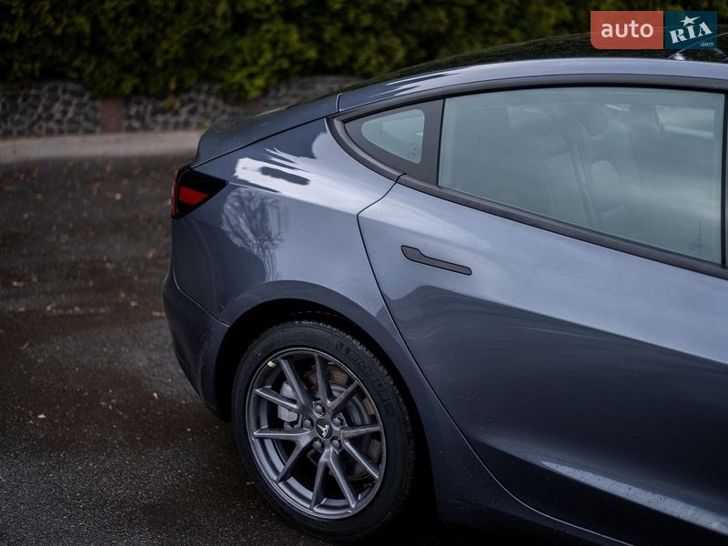 Седан Tesla Model 3 2023 в Києві