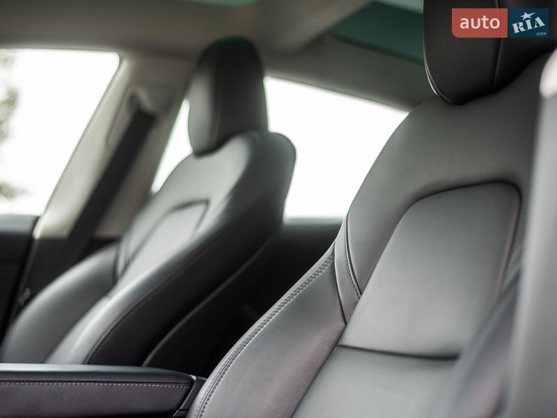 Седан Tesla Model 3 2023 в Києві