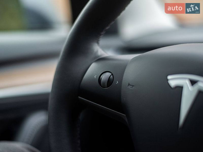 Седан Tesla Model 3 2023 в Києві