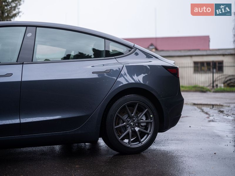 Седан Tesla Model 3 2023 в Києві