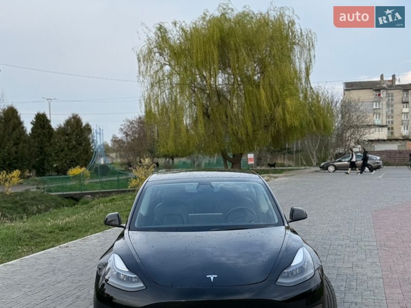 Седан Tesla Model 3 2021 в Здолбунове