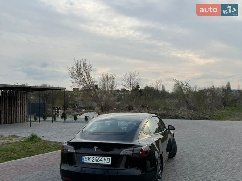 Седан Tesla Model 3 2021 в Здолбунове