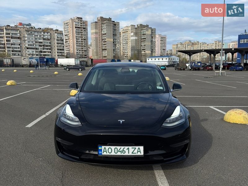 Седан Tesla Model 3 2019 в Киеве