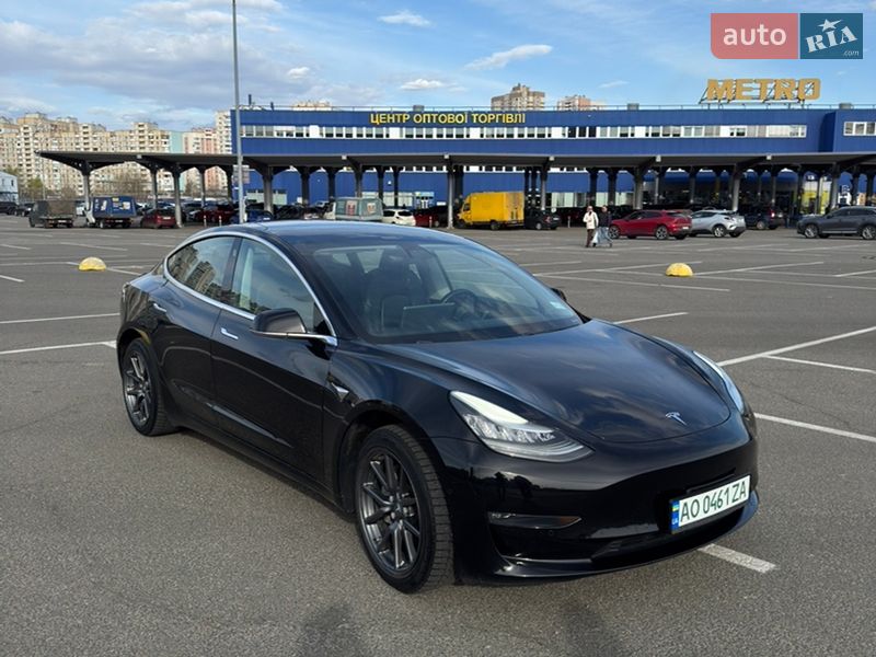 Седан Tesla Model 3 2019 в Киеве