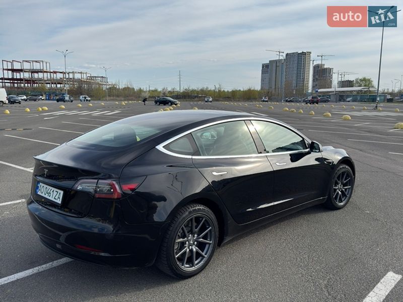 Седан Tesla Model 3 2019 в Киеве