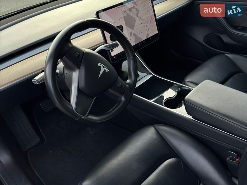 Седан Tesla Model 3 2019 в Киеве