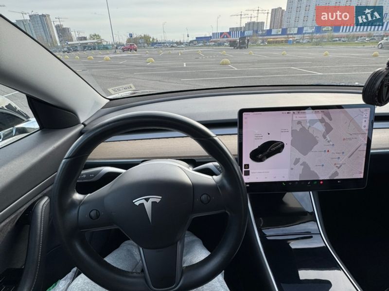 Седан Tesla Model 3 2019 в Киеве