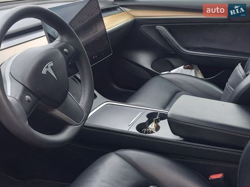 Седан Tesla Model 3 2021 в Луцьку