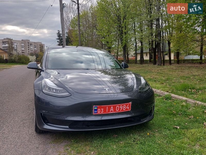 Седан Tesla Model 3 2021 в Луцке