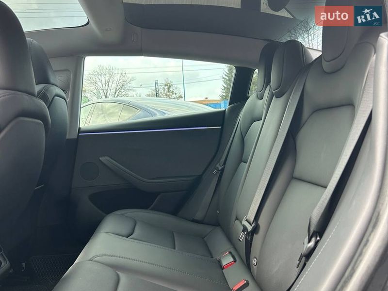 Седан Tesla Model 3 2024 в Полтаве
