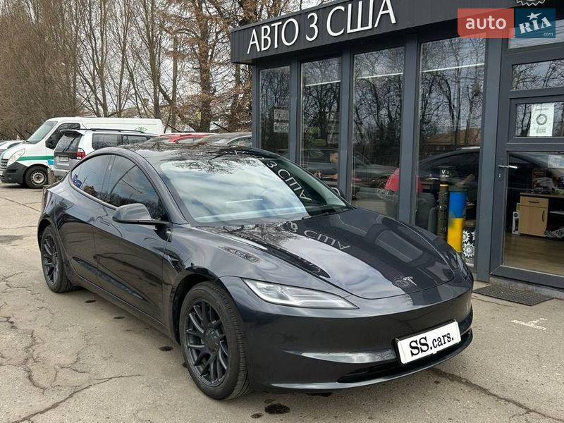 Седан Tesla Model 3 2024 в Полтаве