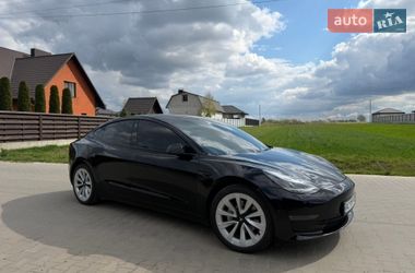 Седан Tesla Model 3 2022 в Луцке
