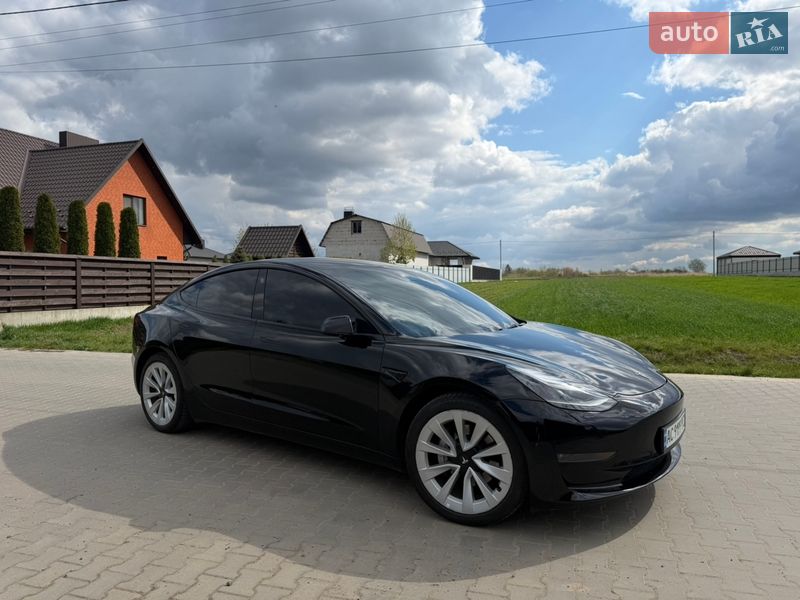 Седан Tesla Model 3 2022 в Луцке