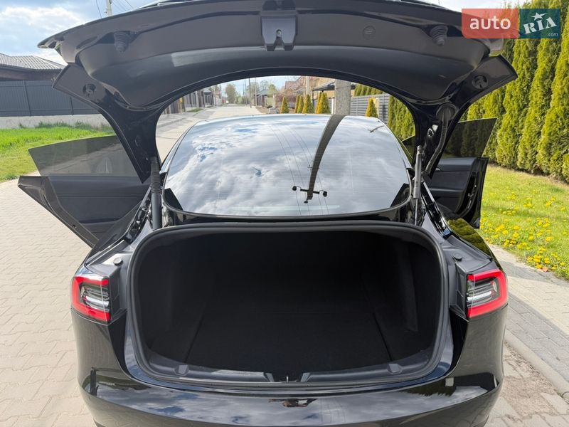 Седан Tesla Model 3 2022 в Луцке