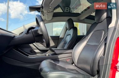 Седан Tesla Model 3 2018 в Львове