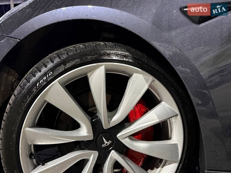 Седан Tesla Model 3 2022 в Львове