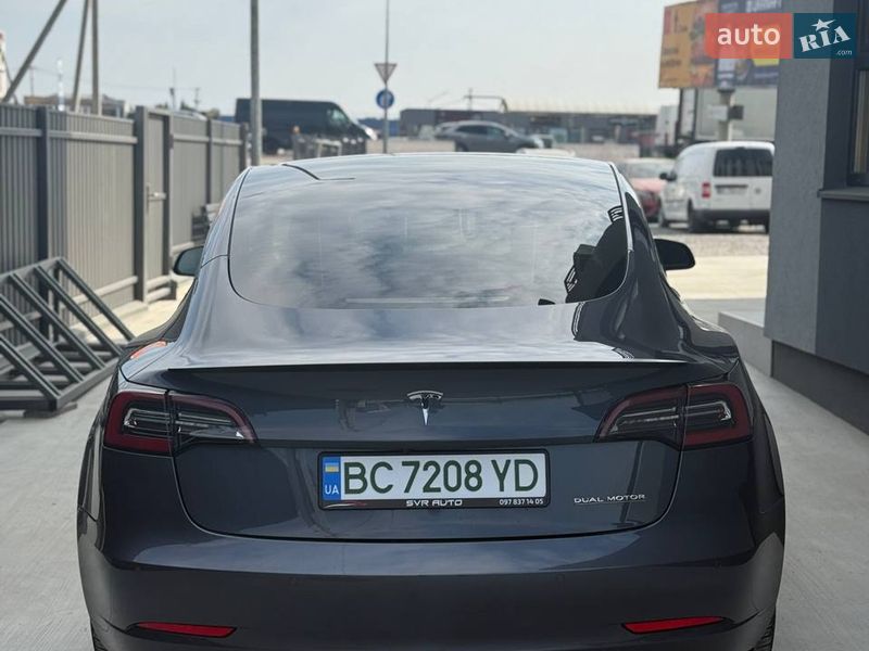 Седан Tesla Model 3 2021 в Львове