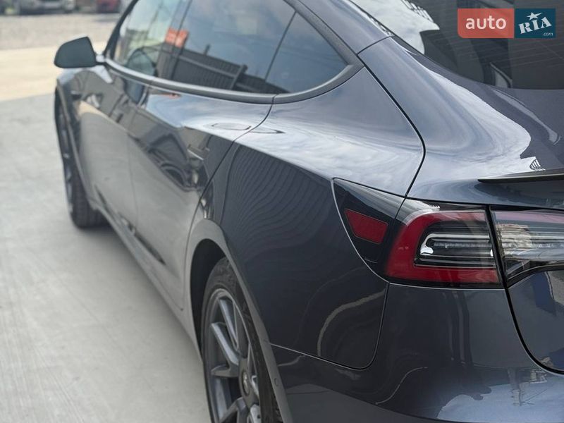 Седан Tesla Model 3 2021 в Львове
