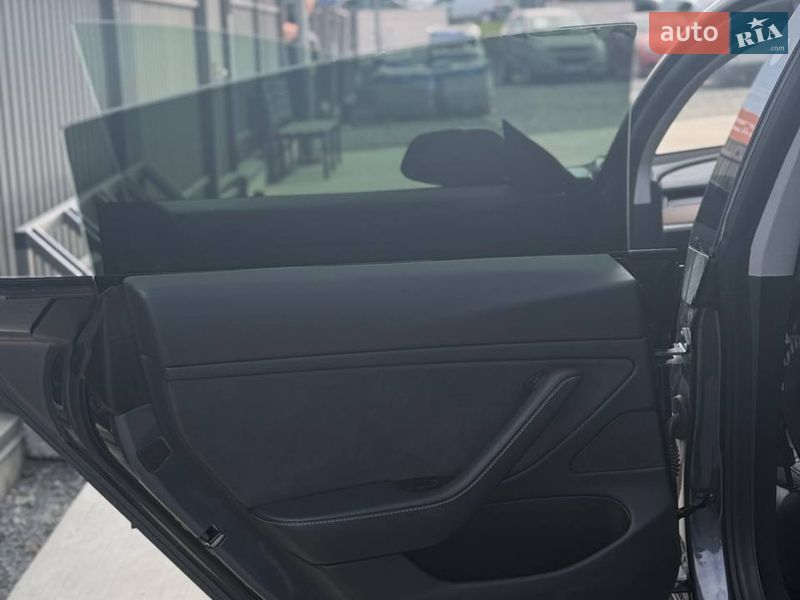 Седан Tesla Model 3 2021 в Львове