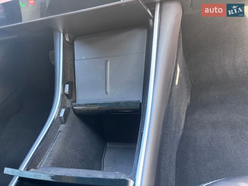 Седан Tesla Model 3 2020 в Одесі