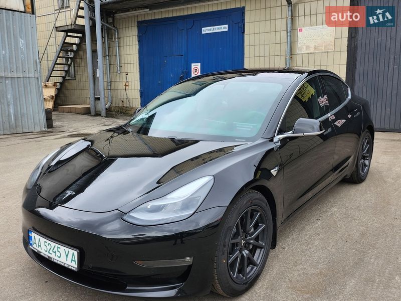 Седан Tesla Model 3 2018 в Киеве
