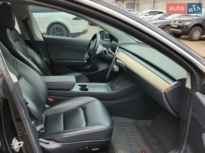 Седан Tesla Model 3 2018 в Киеве