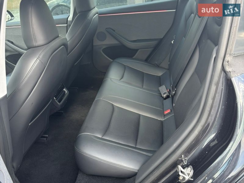 Седан Tesla Model 3 2024 в Львове