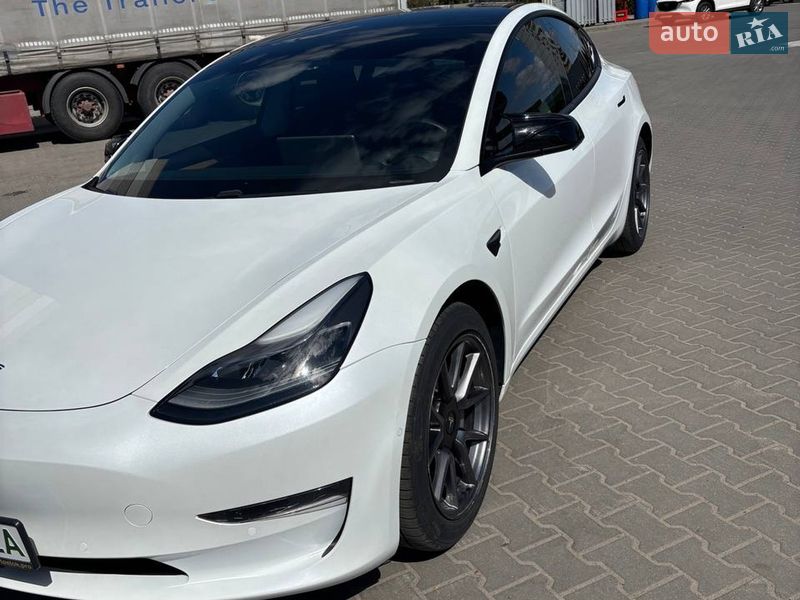 Седан Tesla Model 3 2021 в Житомирі