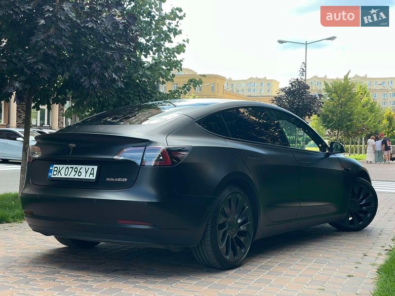 Седан Tesla Model 3 2022 в Киеве