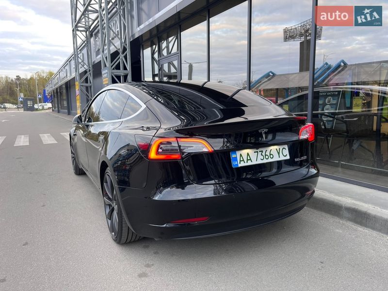 Седан Tesla Model 3 2019 в Киеве