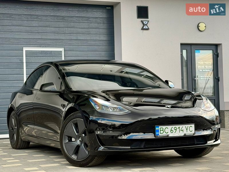 Седан Tesla Model 3 2023 в Дрогобыче